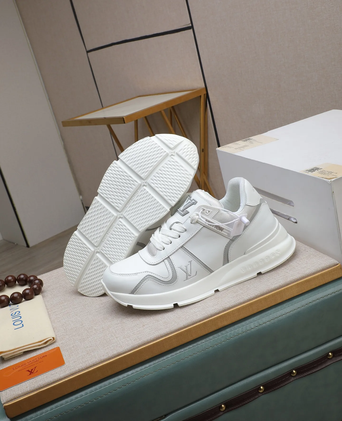 Men's shoes 💰600 📛📛【LOUIS VUITTON】New products synchronized on the official website 👟Milan fashion show style 🇰🇾🇰🇾LV family logo, celebrity style, a must-have for fashionistas ⚠️First-layer calfskin ➕Genuine leather lining ➕Official website original version special outsole 👞Number 38-44